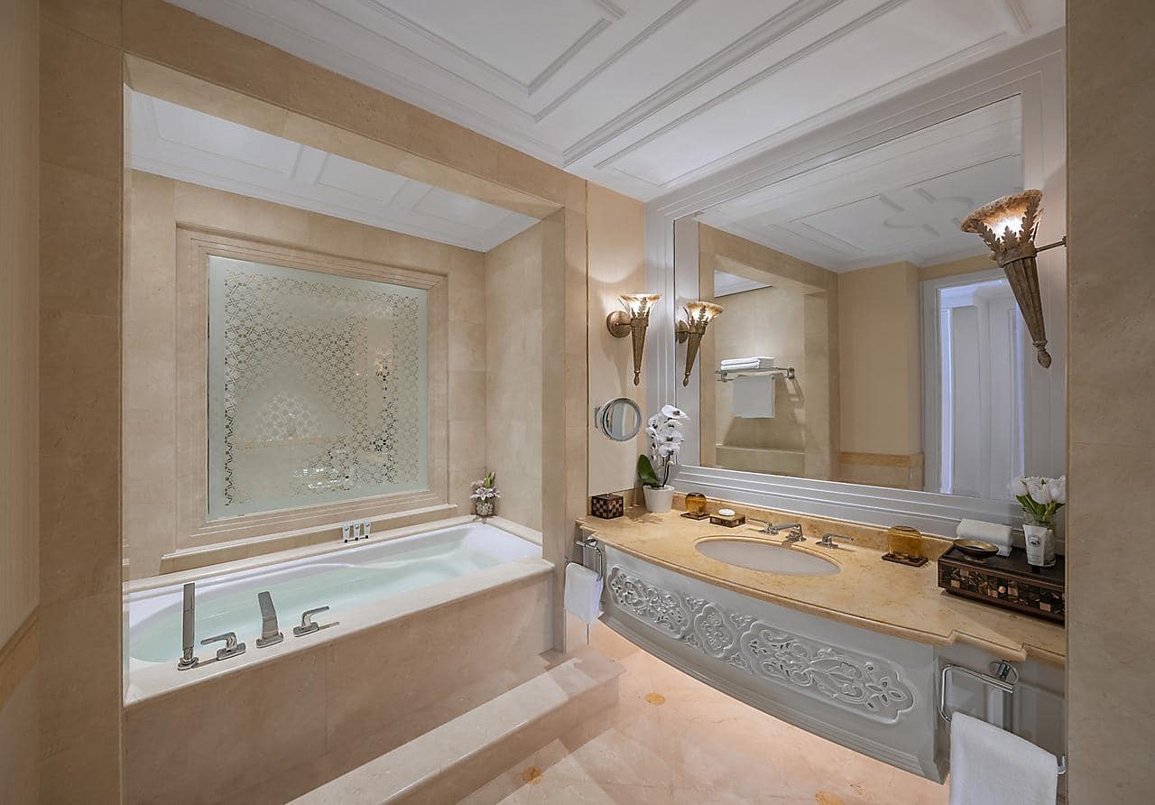 Emirates Palace Mandarin Oriental Abu Dhabi Deluxe Room Bathroom 2